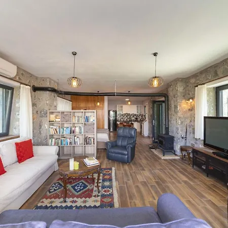 Eclectic Studio Near Sea In Bodrum 아파트